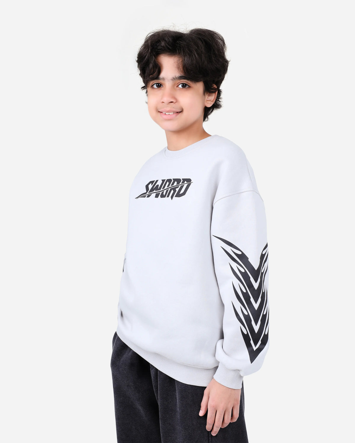 سويت شيرت أولادي بطبعة على الأكمام